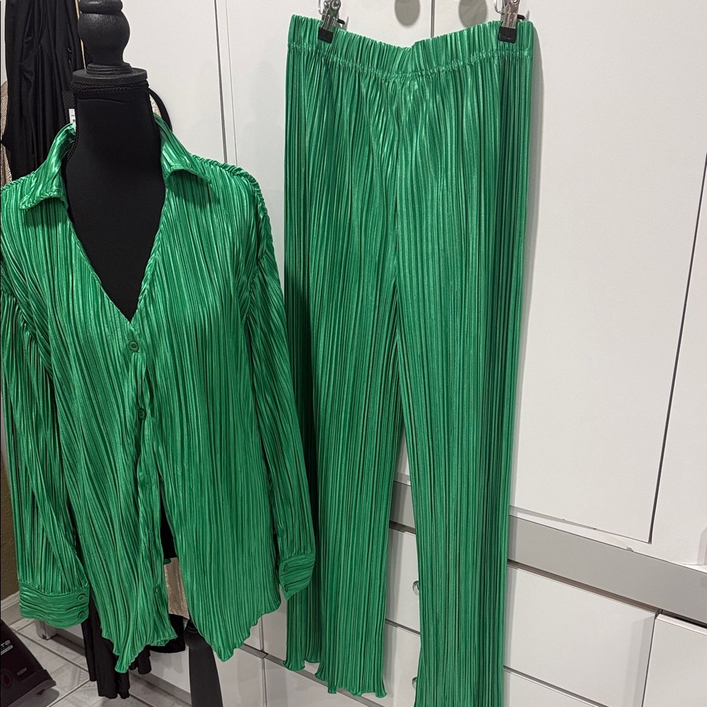 Green Pleated Women's Pants set